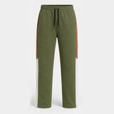 Men Relaxed Fit Trouser front pocket close-up soft cotton fabric