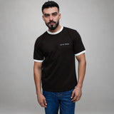 Black t shirt for men with contrast rib neckline, front view