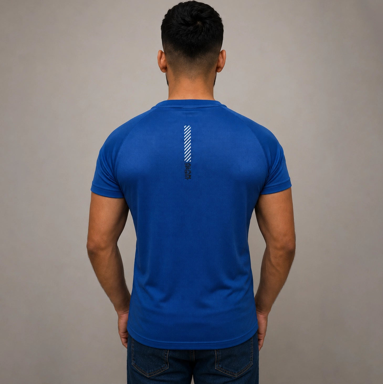Men's blue t shirt with relaxed fit – back view