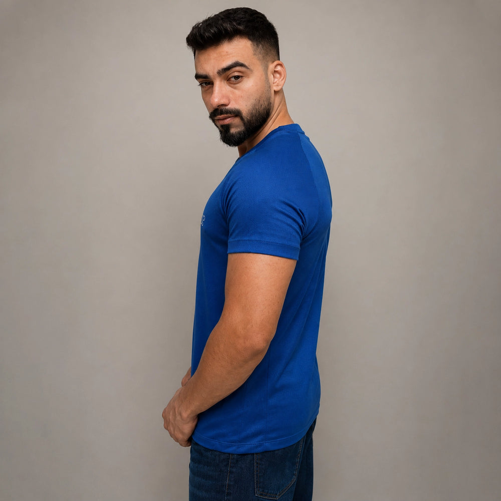Men's blue t shirt with relaxed fit – side view